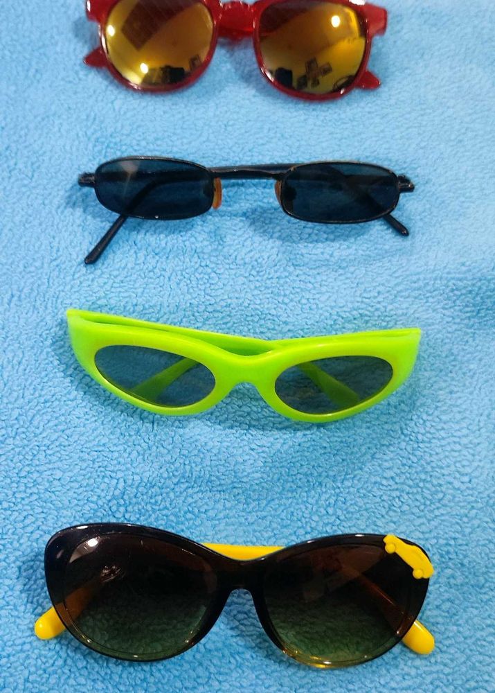 Only 1 glass out of 4 Sunglass for kids