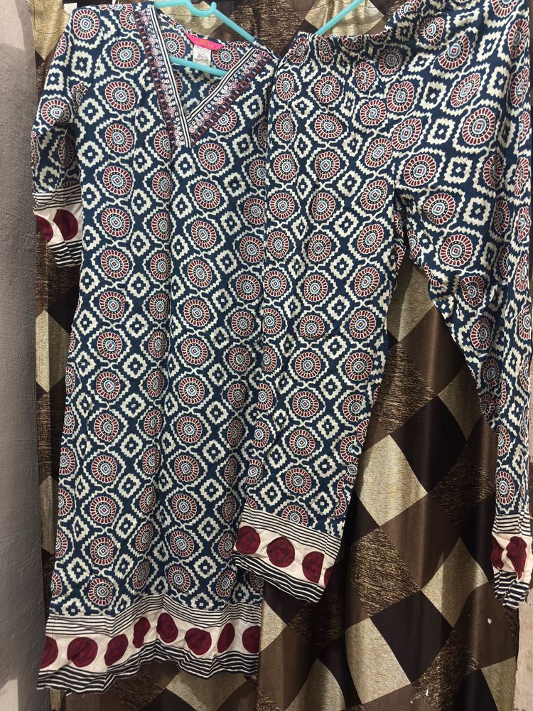Blue &amp; Off White Geometric Print Kurta Set(‘S’ SIZ