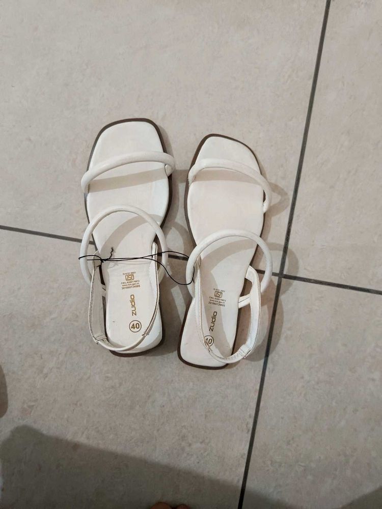 Sale 🔴 Completely new Stylish White Flat Sandals