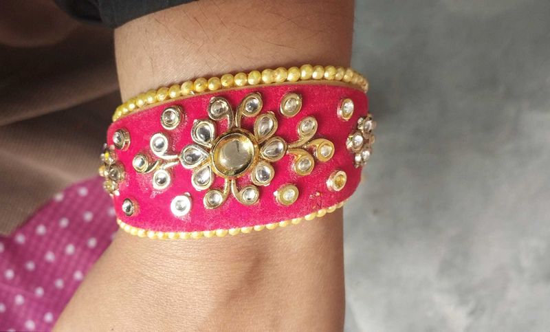 Elegant Pink Kundan Bangle