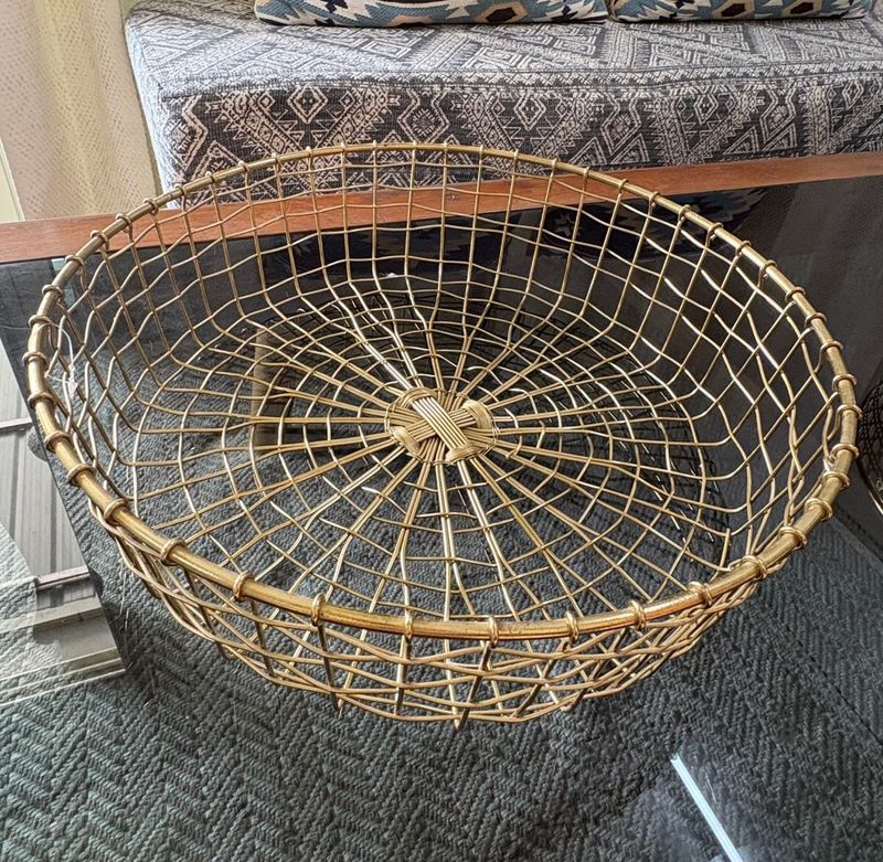 Elegant Gold Wire Fruit Bowl