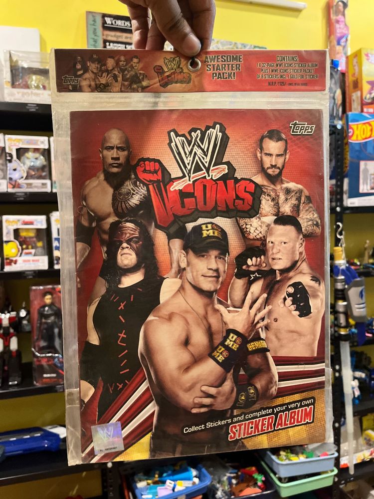 Topps WWE Icon sticker pack (8stickers &amp; Album)