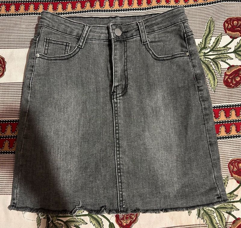 women fitted denim skirt