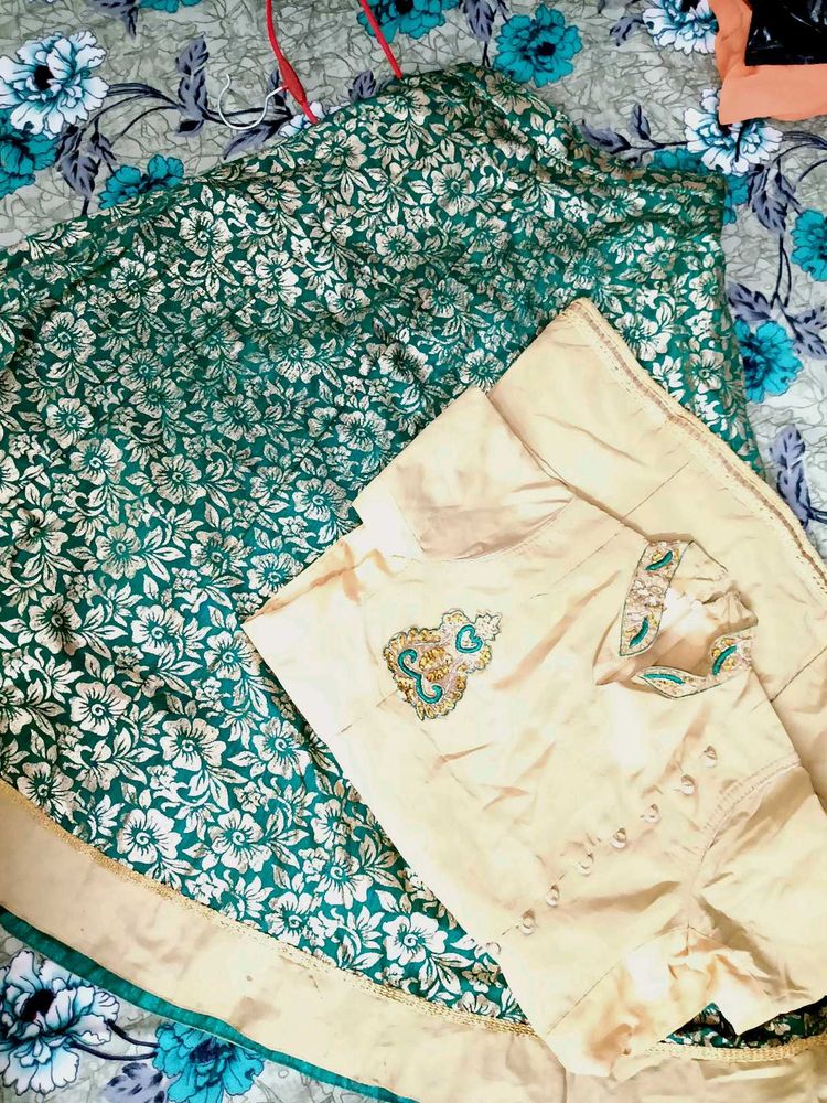 Elegant Gold and Green Lahanga🎀