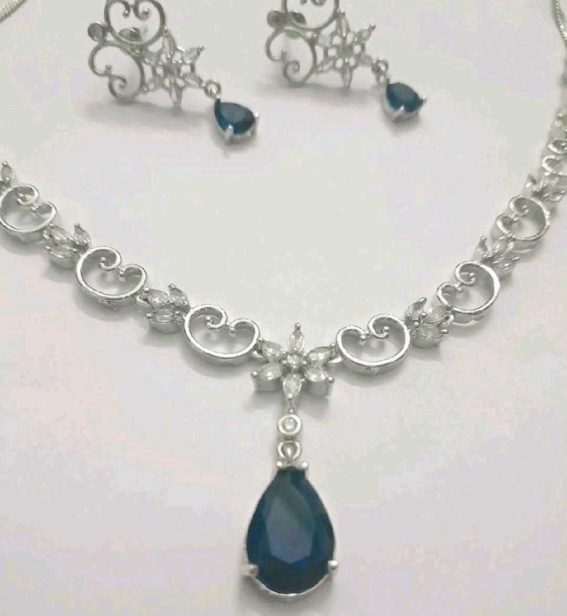 Elegant Silver-Tone Necklace &amp; Earring Set