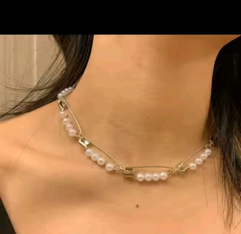Pearl Safety Pin Choker Necklace  🤍