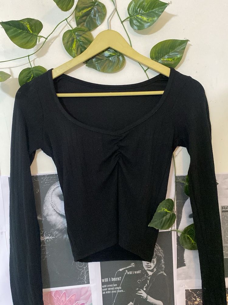 PRICE DROP‼️Black cropped Ribbed Ruched Long Sleev