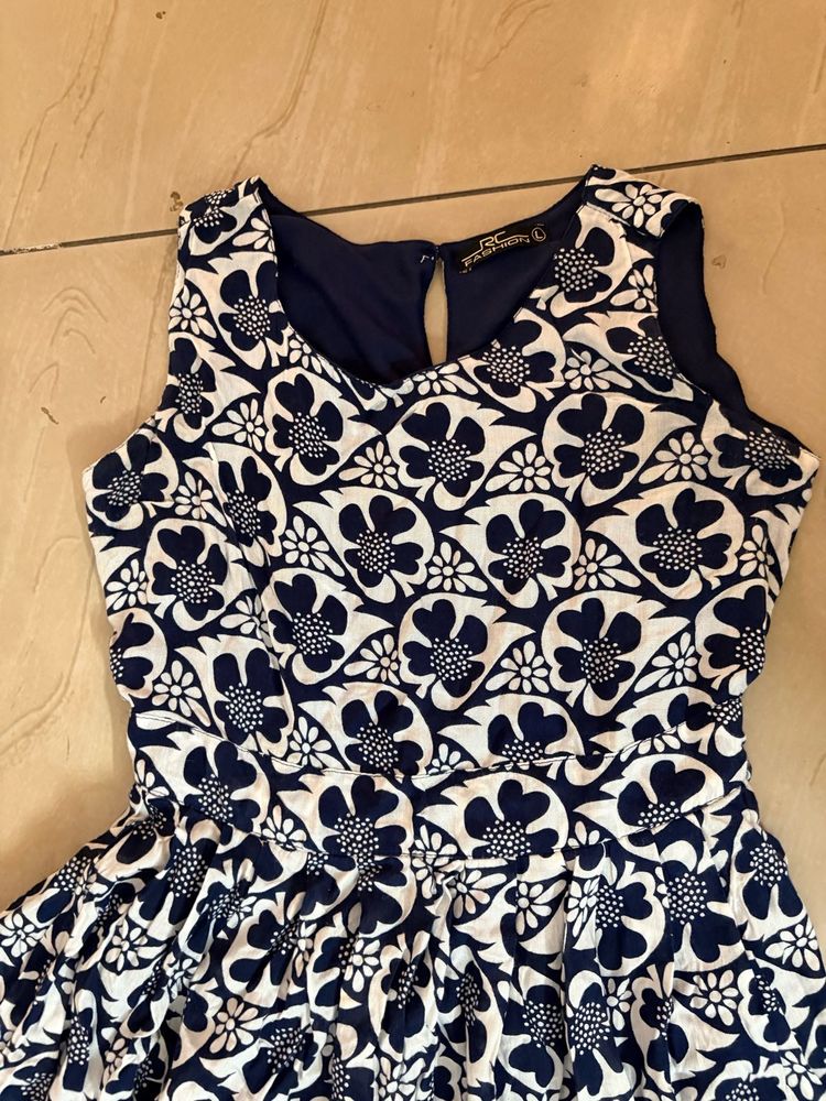 Chic Navy &amp; White Floral Sleeveless Dress