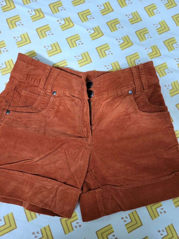 Shorts Smart Look Orange Color Never Used