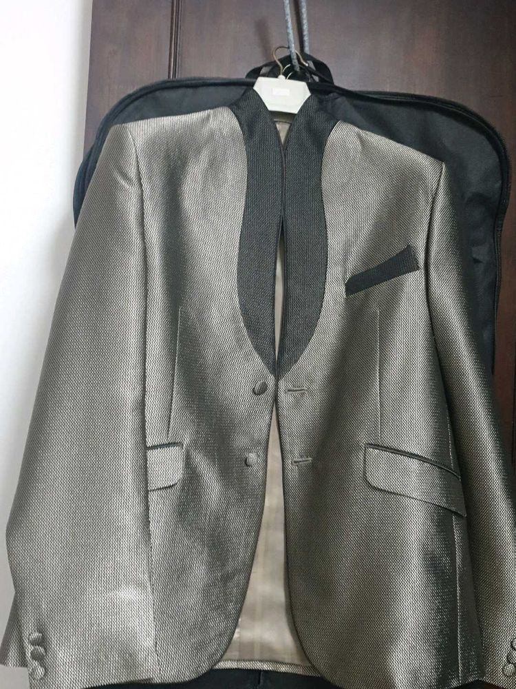 brand new 👌🌹Striking Metallic Tuxedo Jacket