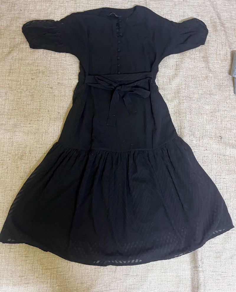 Elegant Black Midi Dress with Belt