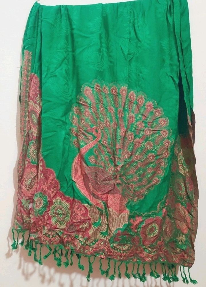 Green 🟢 Peacock Print Winter Shawl