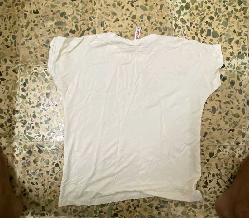 WHITE BODY HUGGING TSHRIT Small Size
