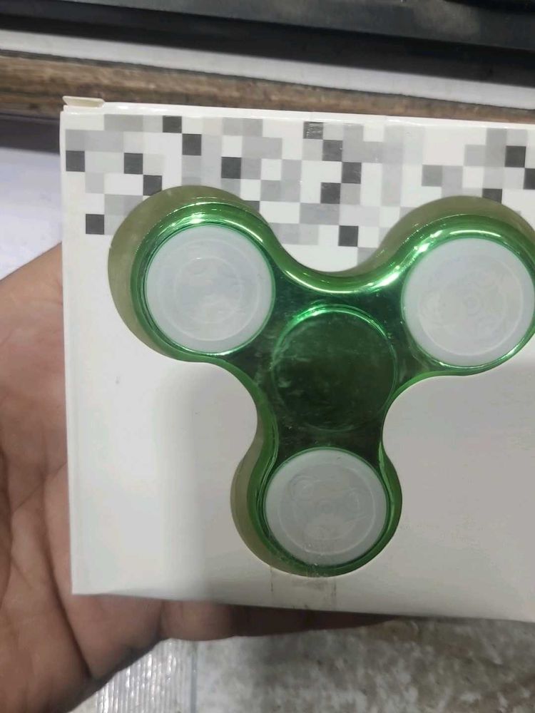 Green Fidget Spinner. lights not working