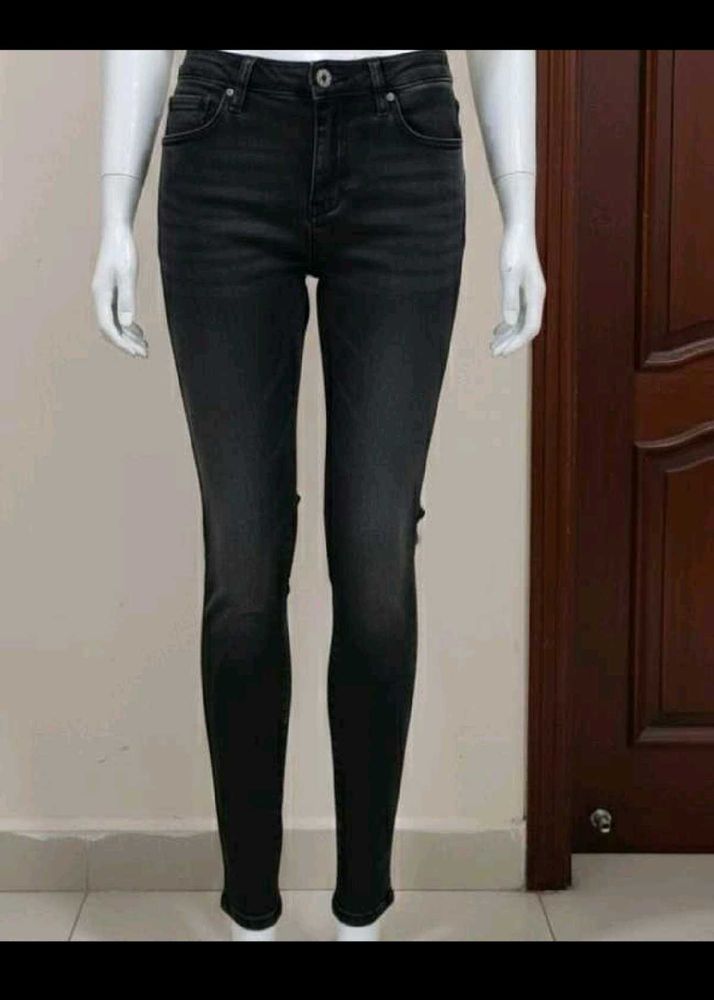 Stylish Black Skinny Jeans