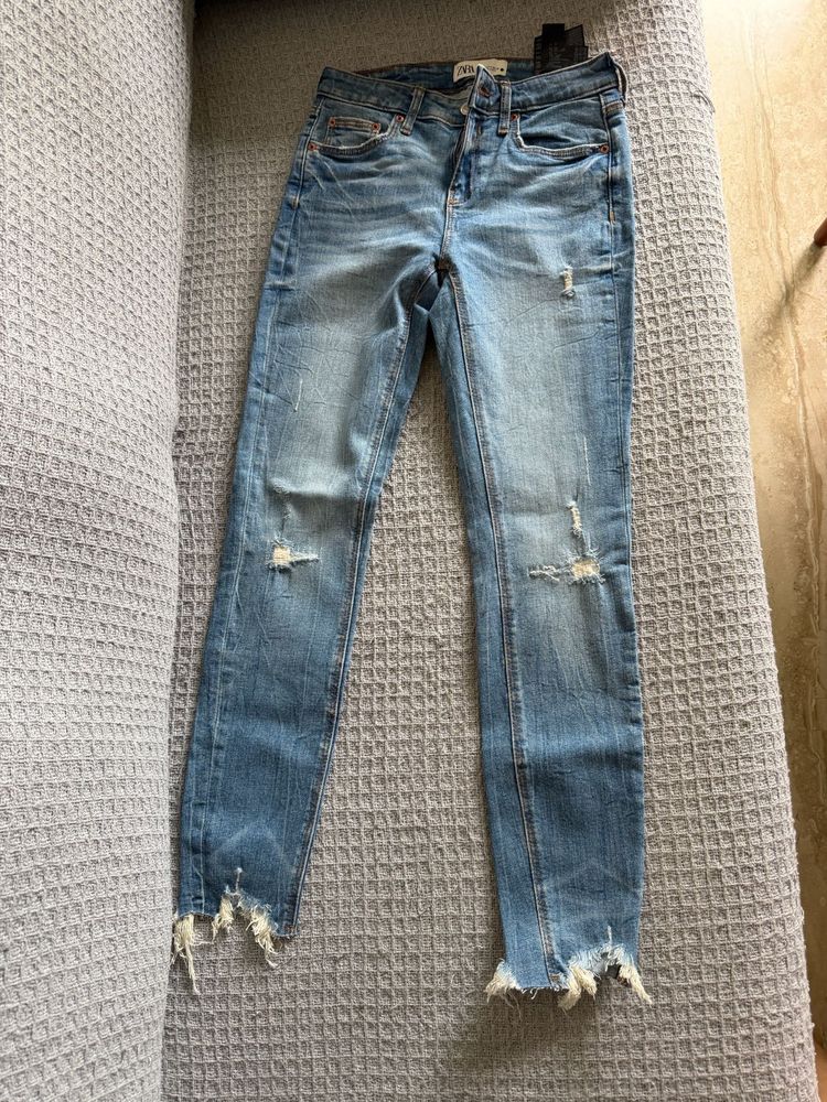 ZARA Ripped Jeans NEVER WORN