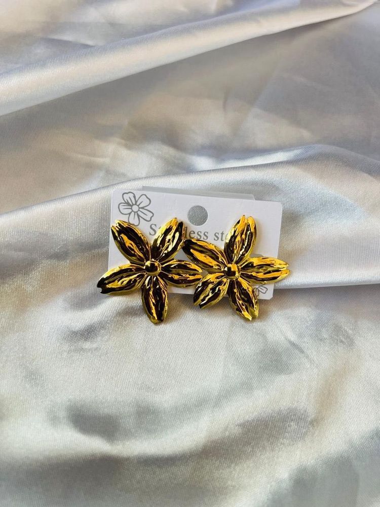 Gold Flower Earrings