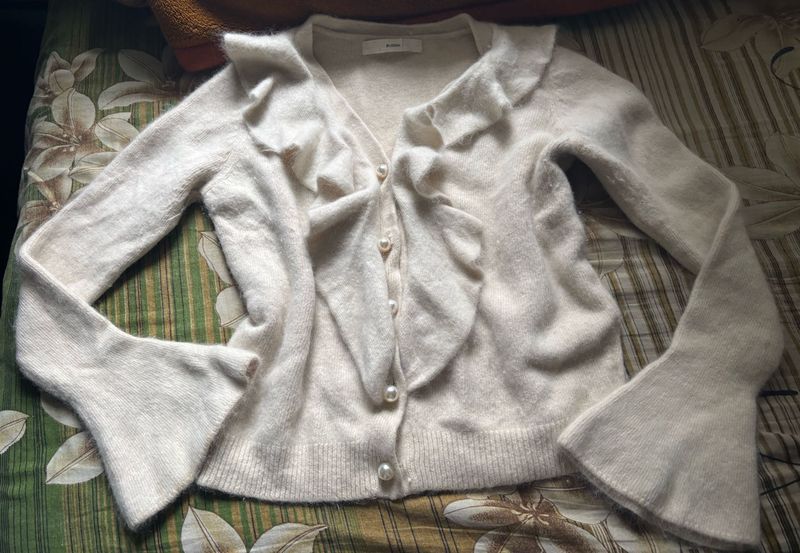 Chic Cream Cardigan with Pearl Details