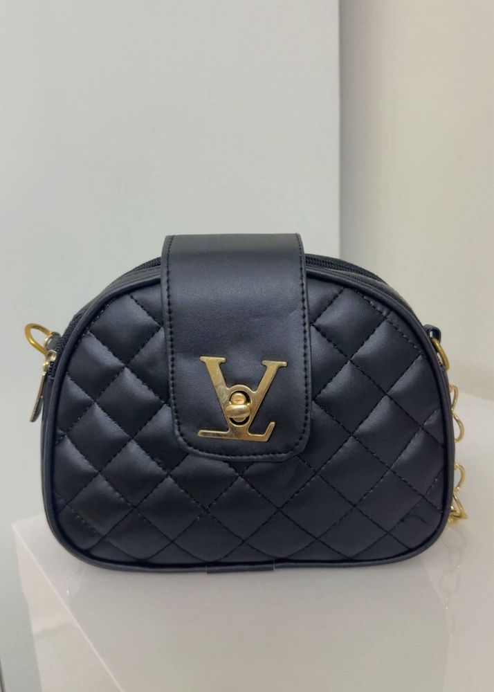 Chic Quilted Black Crossbody Bag