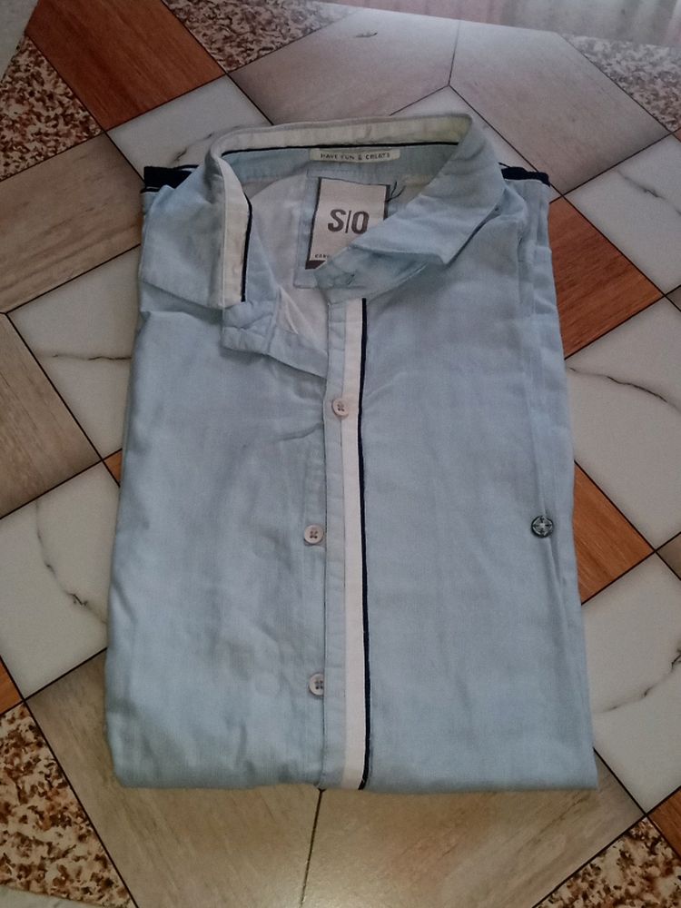 100% Cotton Light Blue Shirt In Size Large