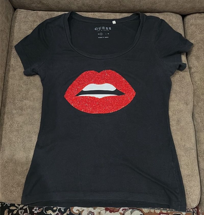 Guess Sparkly Lips Graphic T-Shirt
