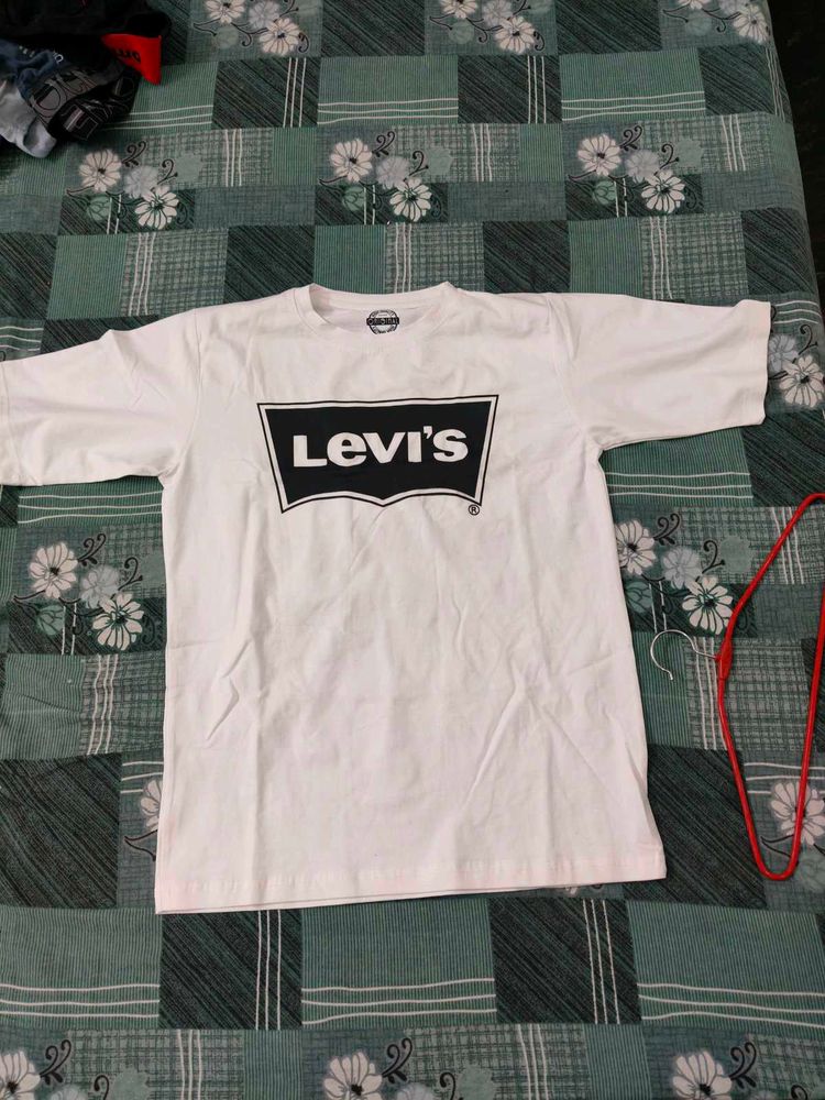 Levi's White T-Shirt
