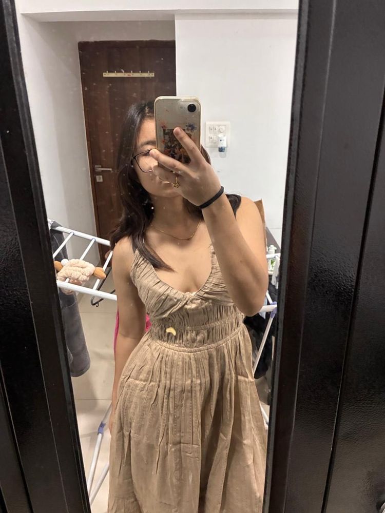 Elegant Sleeveless Midi Dress