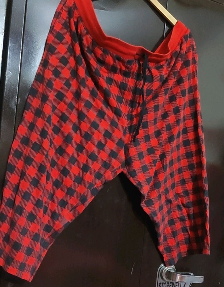 Red &amp; Black Check Print Capri Lower For 40 Waist