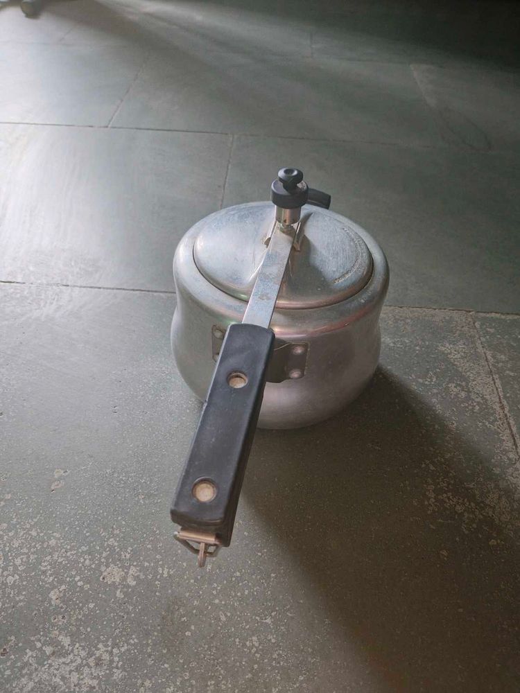 Used Pressure Cooker 2 One New &amp;one Use