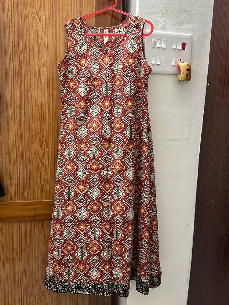 SLEEVELESS ANARKALI KURTA