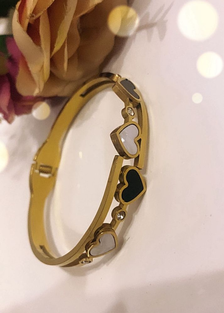 New Anti Tarnish Gold Tone Heart Bracelet
