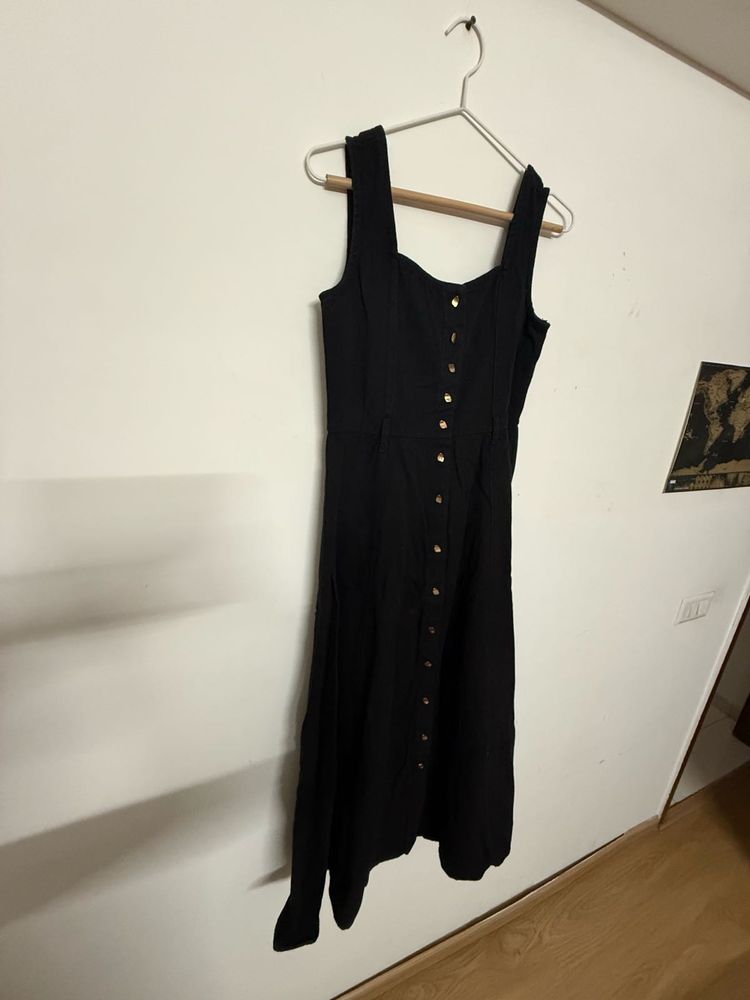 Chic Black Button-Up Midi Dress