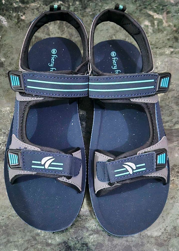 New Men sandal in size 5