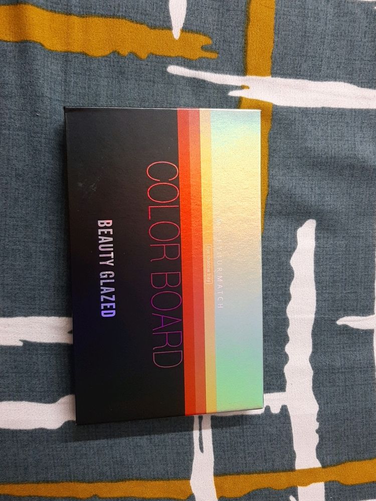 Combo Of Eyeshadow And Brushes