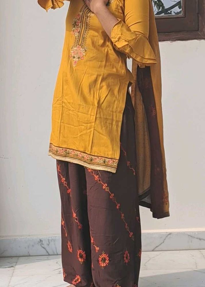 Elegant Mustard Yellow Kurta Set