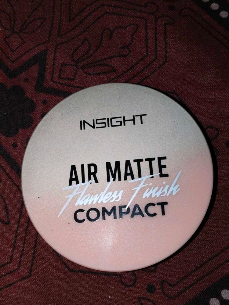 Insight Air Matte Flawless Finish Compact
