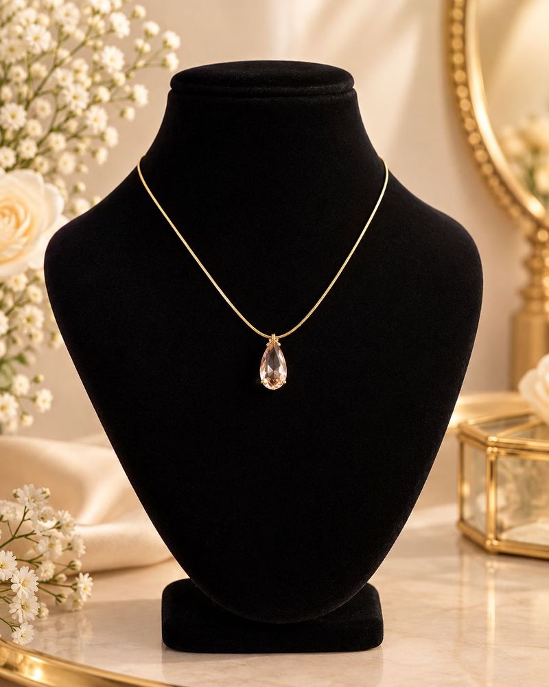 Elegant Teardrop Pendant Necklace