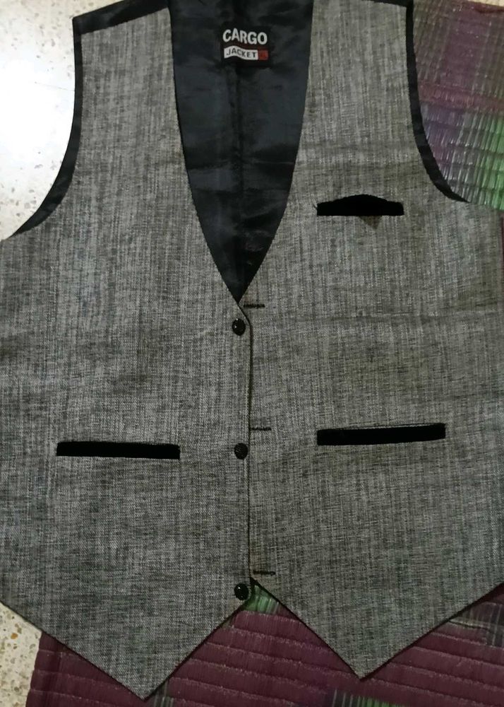 Men sleeveless formal/party wear jacket