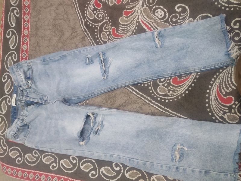 Straight  Ripped jeans🤗