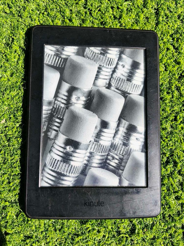 Amazon Kindle (8th Generation, 6" Display, Wi-Fi)