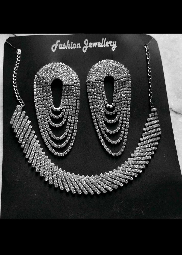Sparkling Rhinestone Necklace &amp; Earring Set