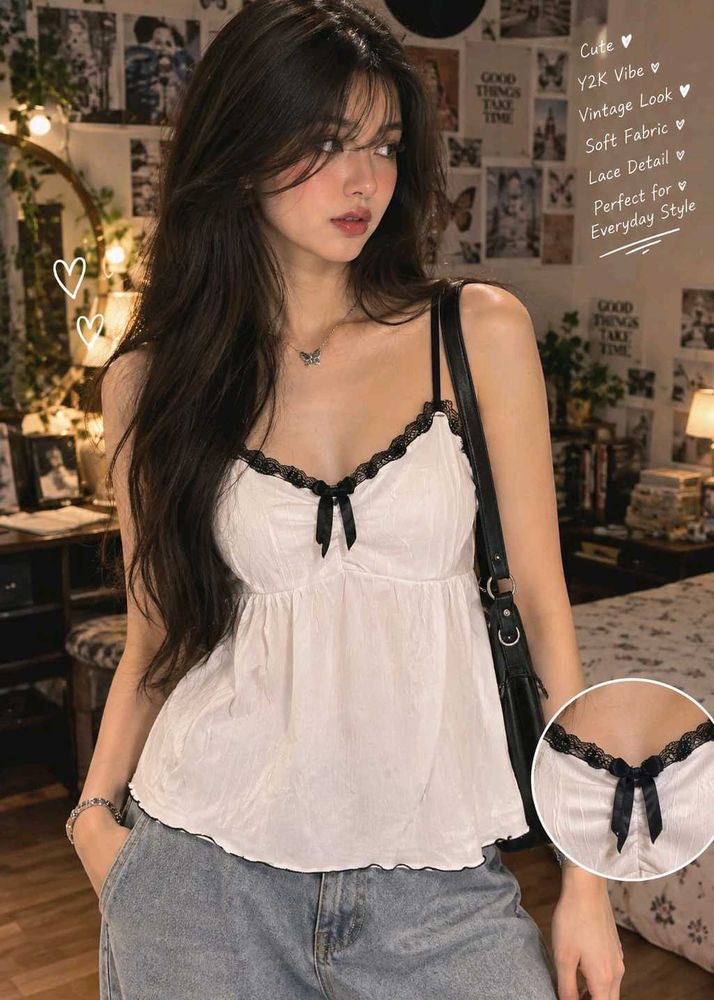 🇳🇿💫🎀Cute White Cami Top with Black Lace Trim