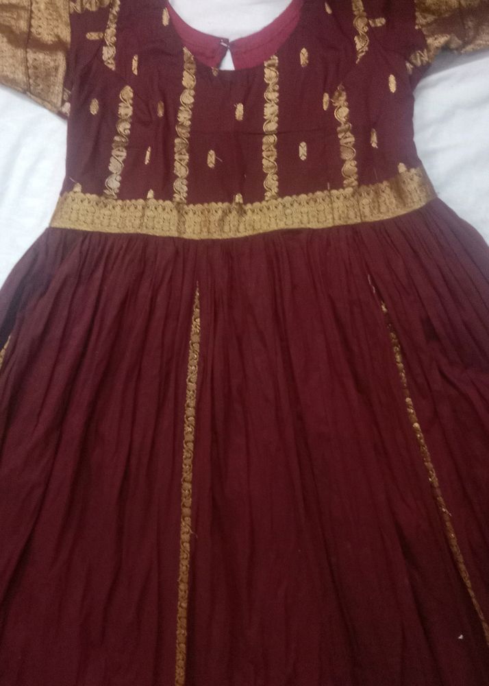 Border Gown Size Chota Bada Fitting Kara Sakte Hai