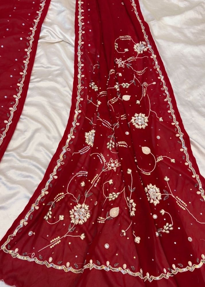 red bodyhugging saree