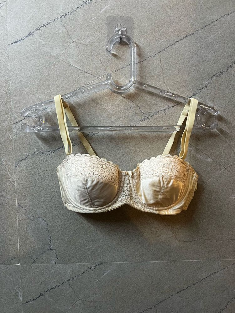 Elegant Lace Trim Strapless Bra