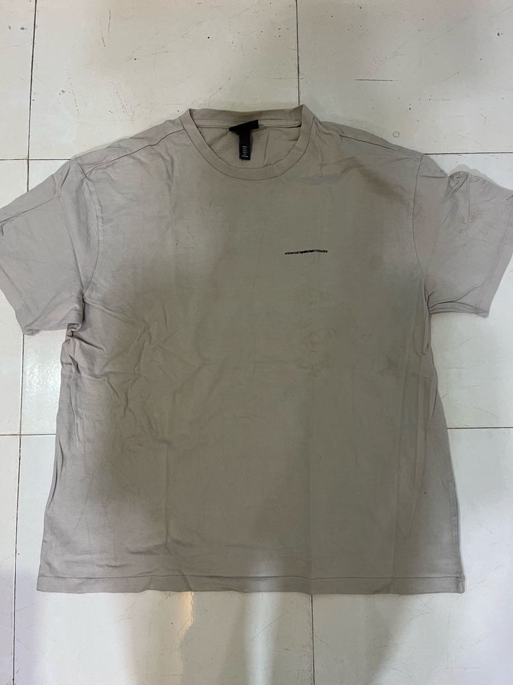 H&amp;M Minimalist Tee - Size Medium