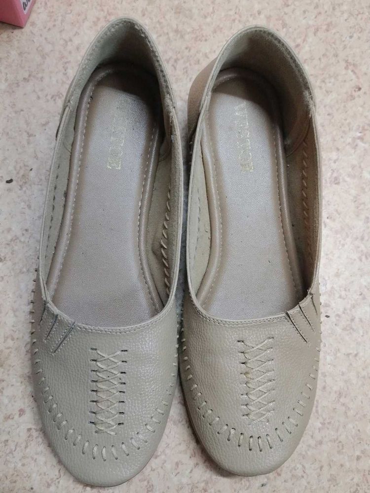 Stylish Beige Ballet Flats