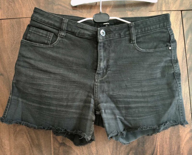 black demin shorts