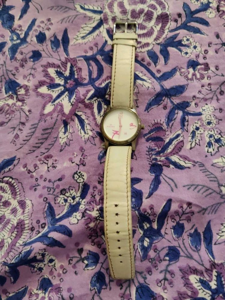Stylish White Leather Strap Watch