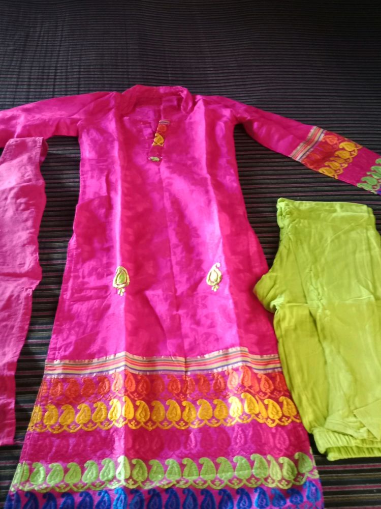 Cotton Silk Kurti With Inner And Leggings With Embroidery Work